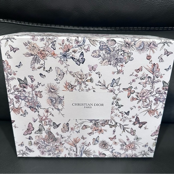 Dior Privee Floral Print  Accessory Box with pillow and pouch/bag - Picture 4 of 4